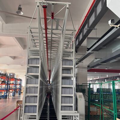 Kalite Yüksek yoğunluklu depolama sistemleri için dar koridorlu otomatik kontrol çuvalı yükleme vinci fabrika