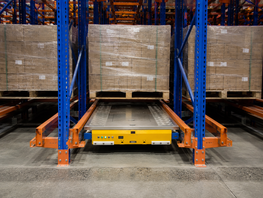品質 1200kg リモコン制御の2方向パレットシャトル 工場